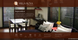 葡萄牙玫瑰装饰品。百叶窗，复合地板，面料3M公司，地毯和枕头。